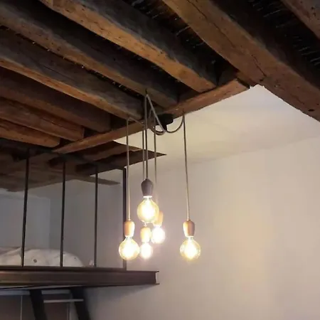 Bel Parisien, Typique Du Marais * Paříž