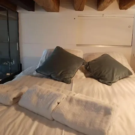 Bel Parisien, Typique Du Marais Paříž